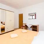 Kate, Plat Apartman