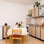 Apartmani Kate, Plat *