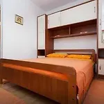 Kate, Plat Apartman