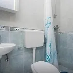 Apartman Kate, Plat