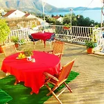 Apartman Kate, Plat *