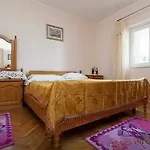 Apartmani Kate, Plat
