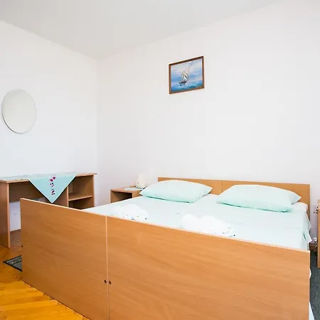 Apartment Apartmani Kate, Plat Mlini