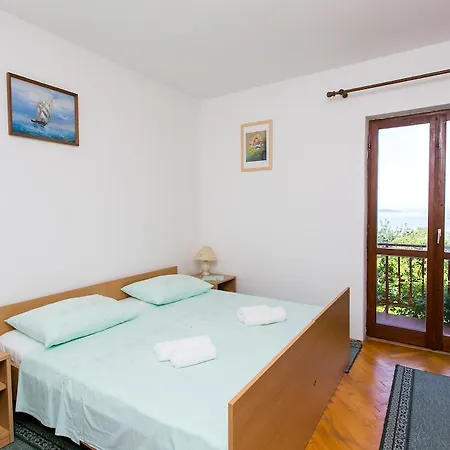 Apartmani Kate, Plat