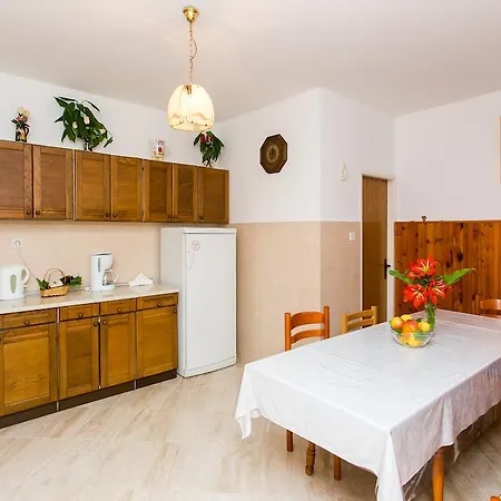 Apartment Apartmani Kate, Plat Mlini