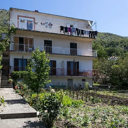 Apartment Apartmani Kate, Plat