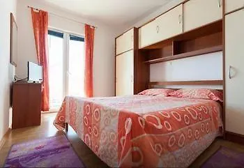 Apartmani Kate, Plat *