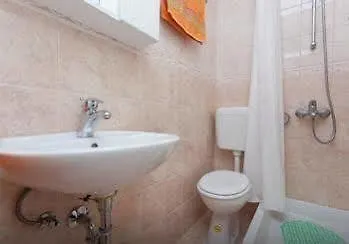 Apartmani Kate, Plat *